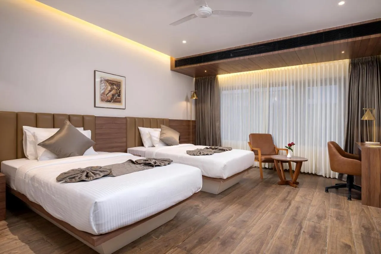 Crystal Suites Badagara Hotel